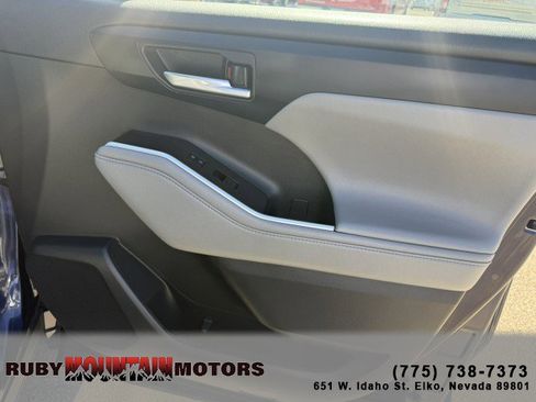Used 2022 Toyota Highlander XLE image 26