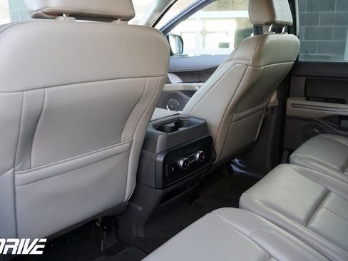Used 2021 Ford Expedition XLT image 32