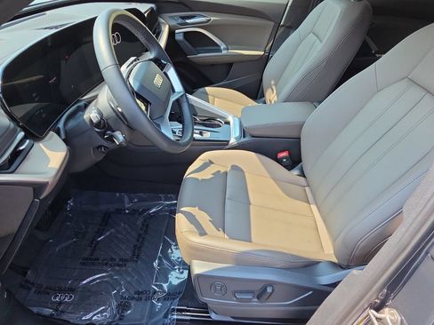 Certified 2025 Audi Q5 Premium w/ Convenience Package AWD/4WD image 10