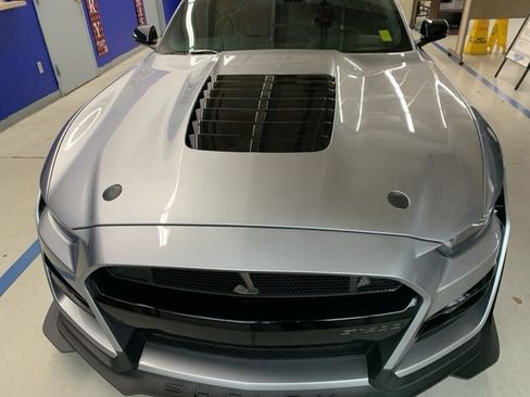 Used 2022 Ford Mustang Shelby GT500 w/ Technology Package image 3