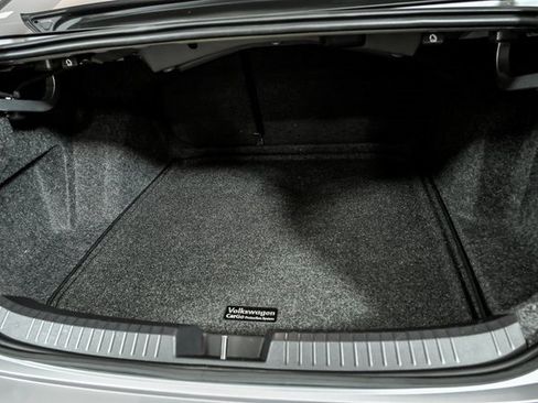 Used 2019 Volkswagen Jetta R-Line w/ R-Line Cold Weather Package image 8