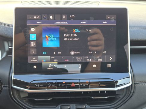 Used 2023 Jeep Compass Limited image 20