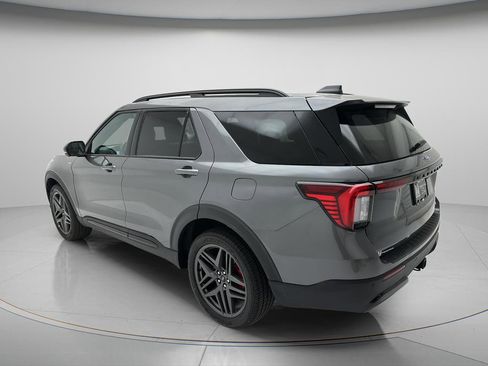 Used 2025 Ford Explorer ST-Line w/ ST-Line Street Pack AWD/4WD image 7