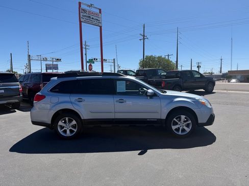 Used 2013 Subaru Outback 2.5i Premium AWD/4WD image 6
