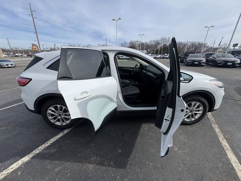 Used 2020 Ford Escape SE image 8