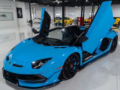 Used 2021 Lamborghini Aventador SVJ image 11