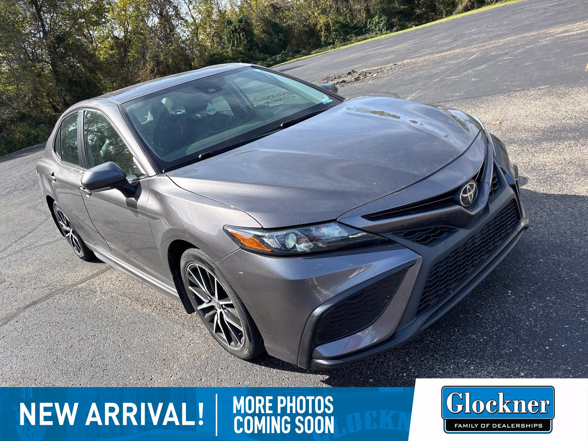 Used 2023 Toyota Camry SE FWD image 3