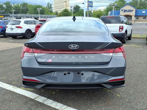 Used 2023 Hyundai Elantra SEL w/ Cargo Package FWD image 4
