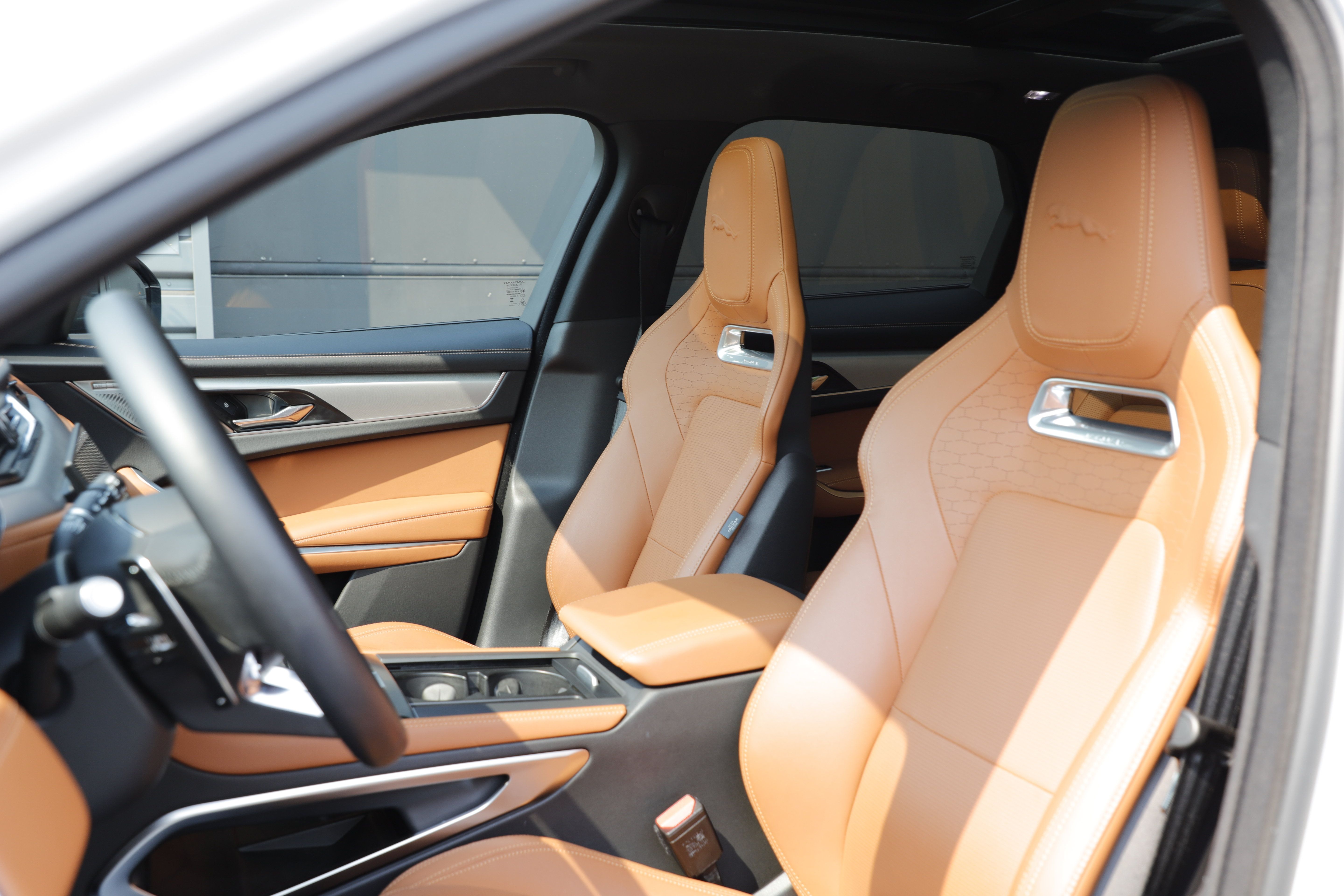 Certified 2025 Jaguar F-PACE R-Dynamic S AWD/4WD image 16