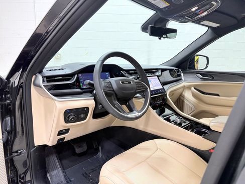 Used 2022 Jeep Grand Cherokee Limited 4xe w/ Luxury Tech Group II AWD/4WD image 21