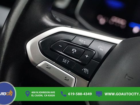 Used 2025 Volkswagen Jetta SE FWD image 21