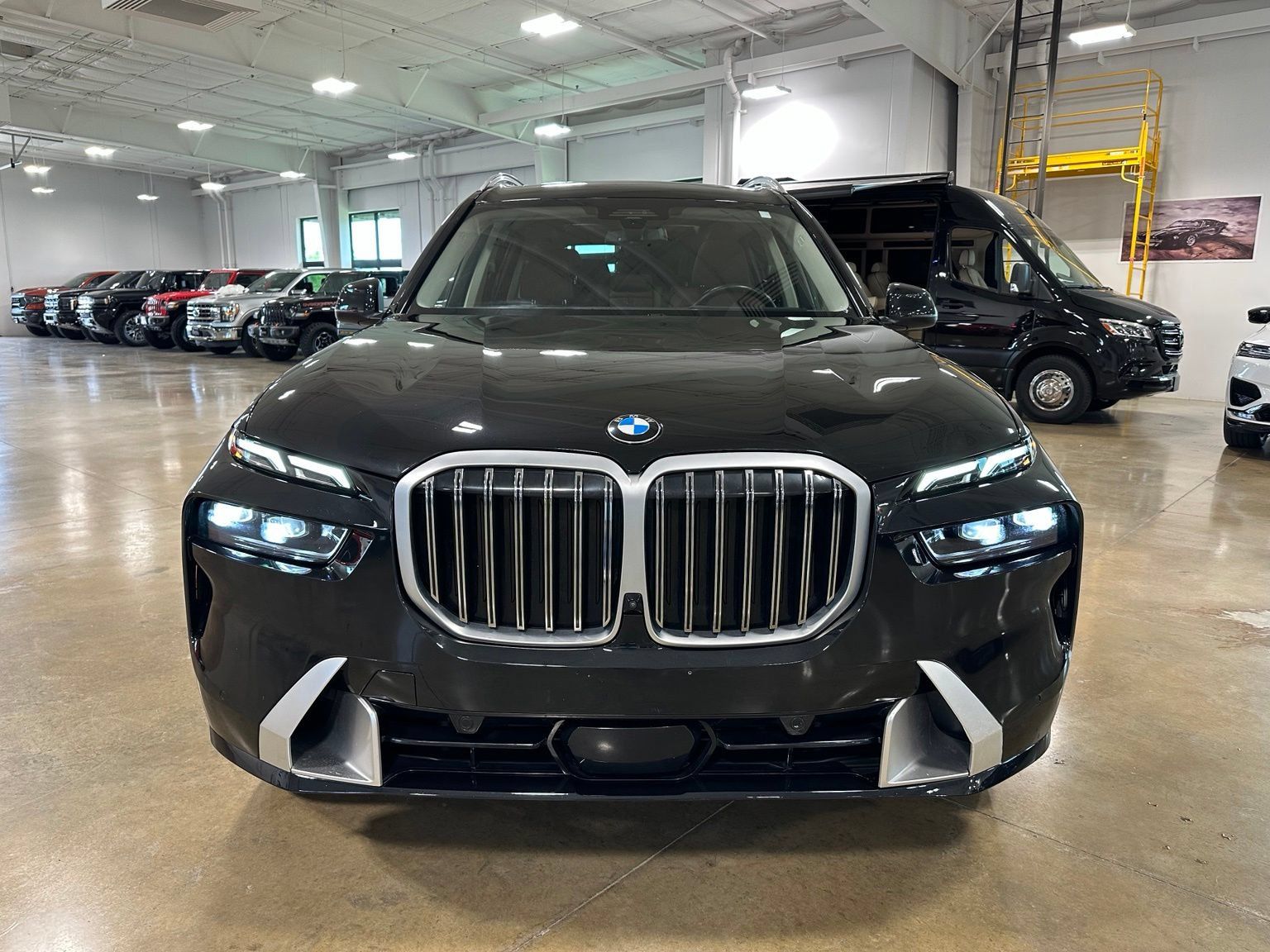 Used 2023 BMW X7 xDrive40i AWD/4WD image 2