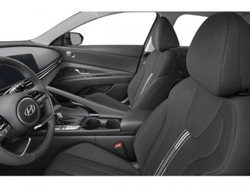 Certified 2025 Hyundai Elantra SEL image 11