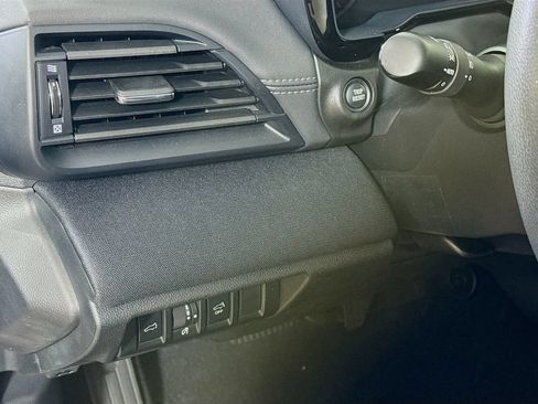 Used 2025 Subaru Outback Premium AWD/4WD image 10