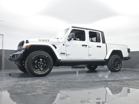 Used 2024 Jeep Gladiator Sport image 57