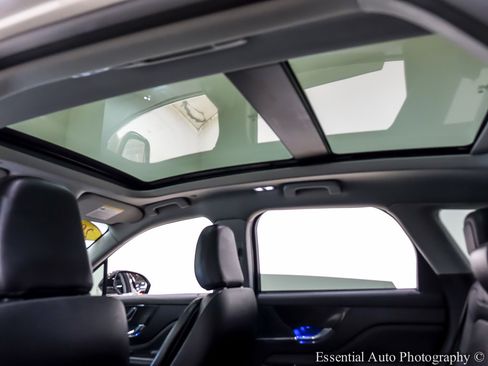 Used 2021 Lincoln Corsair Base AWD w/ Premium Package image 17