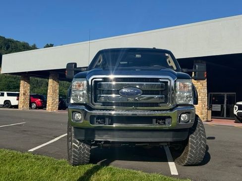 Used 2015 Ford F250 Lariat w/ Lariat Interior Package AWD/4WD image 2