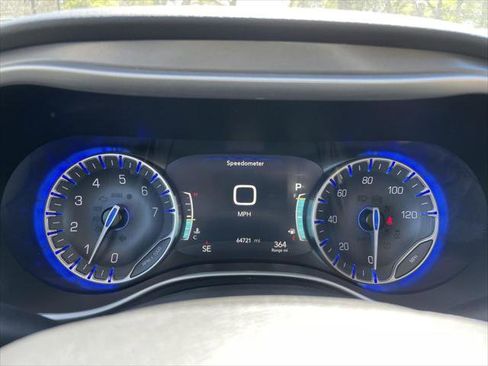Certified 2023 Chrysler Pacifica Touring-L FWD image 19