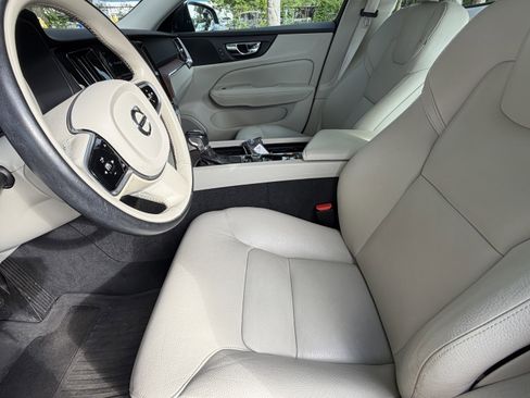 Used 2020 Volvo S60 T5 Momentum FWD image 16