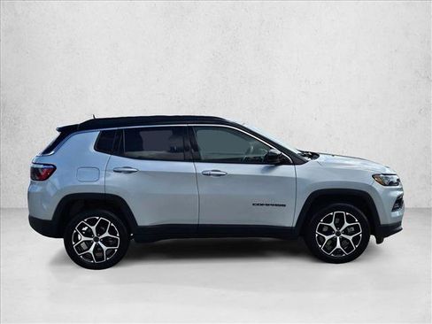 Used 2025 Jeep Compass Limited AWD/4WD image 4