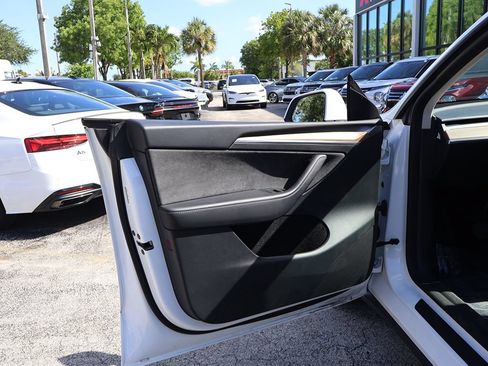 Used 2023 Tesla Model Y Long Range AWD/4WD image 24
