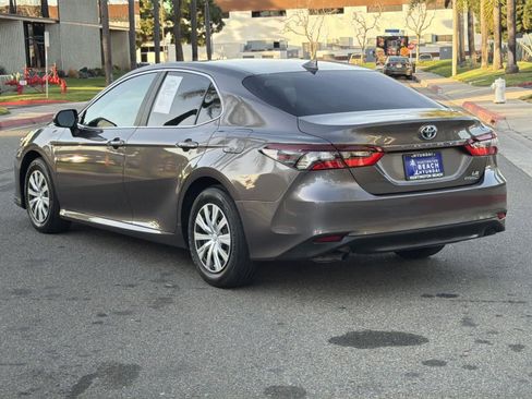 Used 2022 Toyota Camry LE image 4