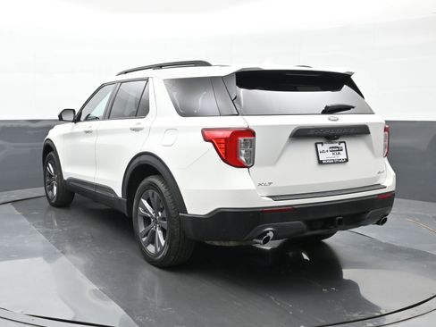 Used 2023 Ford Explorer XLT w/ Equipment Group 202A AWD/4WD image 2