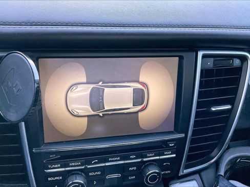 Used 2016 Porsche Panamera S image 27
