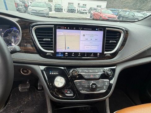 Used 2022 Chrysler Pacifica Pinnacle image 14