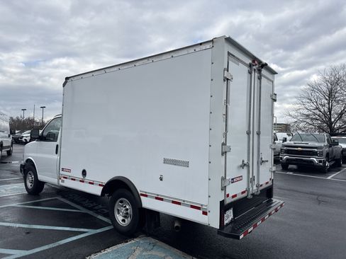 Used 2022 Chevrolet Express 3500 w/ Power Convenience Package image 7