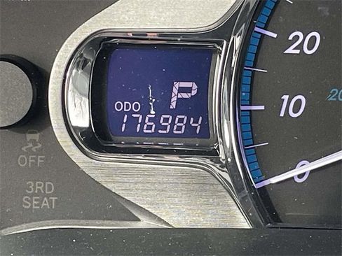 Used 2014 Toyota Sienna XLE image 32