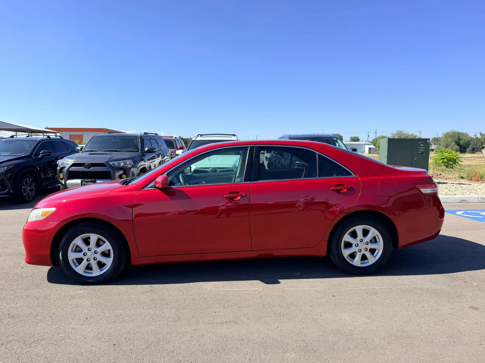 Used 2010 Toyota Camry LE FWD image 9