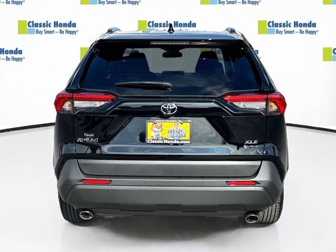 Used 2025 Toyota RAV4 XLE AWD/4WD image 7