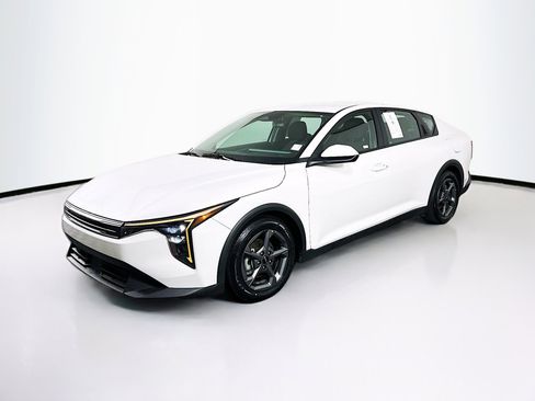 Used 2025 Kia K4 LXS FWD image 3
