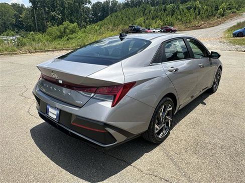 New 2025 Hyundai Elantra Limited image 5