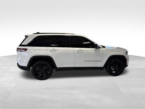 Used 2023 Jeep Grand Cherokee Limited w/ Luxury Tech Group II AWD/4WD image 10