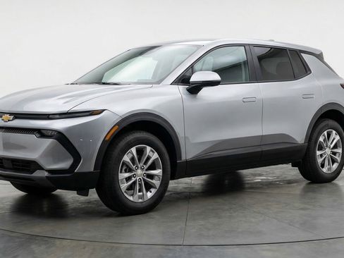 Used 2025 Chevrolet Equinox LT image 3