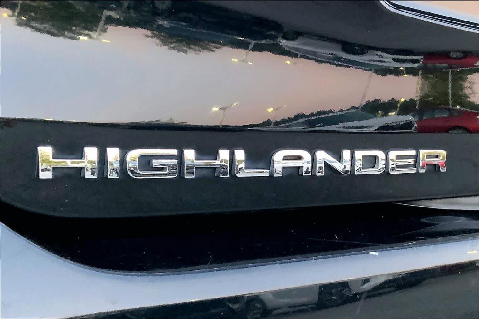 Used 2022 Toyota Highlander XLE FWD image 28