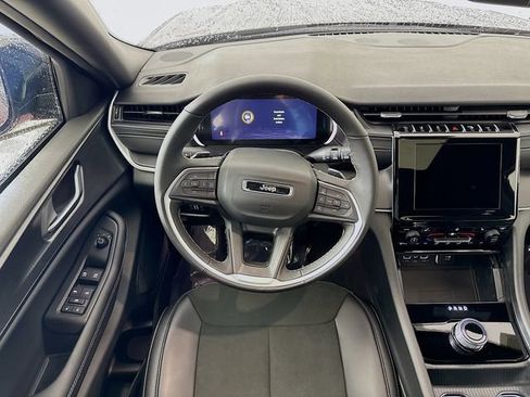 New 2025 Jeep Grand Cherokee Laredo image 21