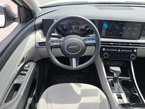 New 2026 Hyundai Tucson SEL FWD image 3
