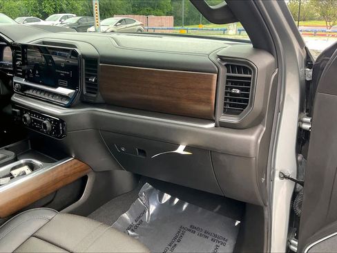 Used 2025 Chevrolet Silverado 1500 High Country AWD/4WD image 18
