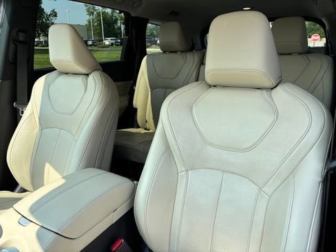 Used 2023 INFINITI QX60 Luxe w/ Cargo Package AWD/4WD image 19