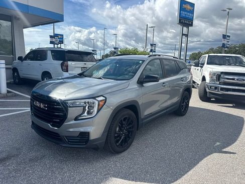 Used 2023 GMC Terrain SLE w/ Elevation Edition FWD image 1