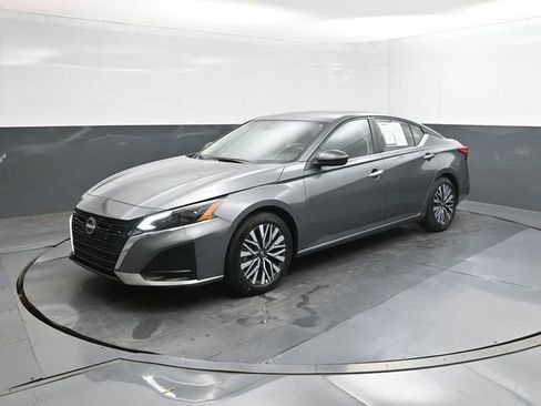 Used 2025 Nissan Altima 2.5 SV image 30