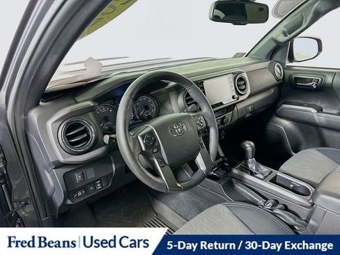 Used 2021 Toyota Tacoma TRD Sport w/ Technology Package image 10