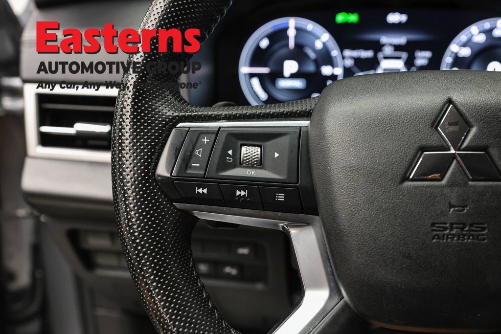 Used 2023 Mitsubishi Outlander SE AWD/4WD image 17