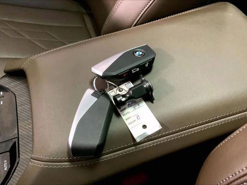 Used 2025 BMW X3 xDrive30i w/ Premium Package image 14