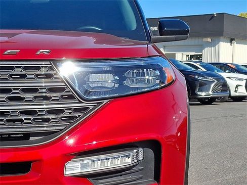 Certified 2024 Ford Explorer XLT w/ Equipment Group 202A image 9