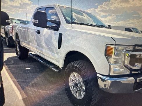 Used 2022 Ford F250 XLT w/ Camper Package AWD/4WD image 11