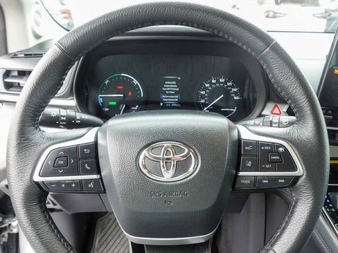 Certified 2024 Toyota Sienna XLE image 16